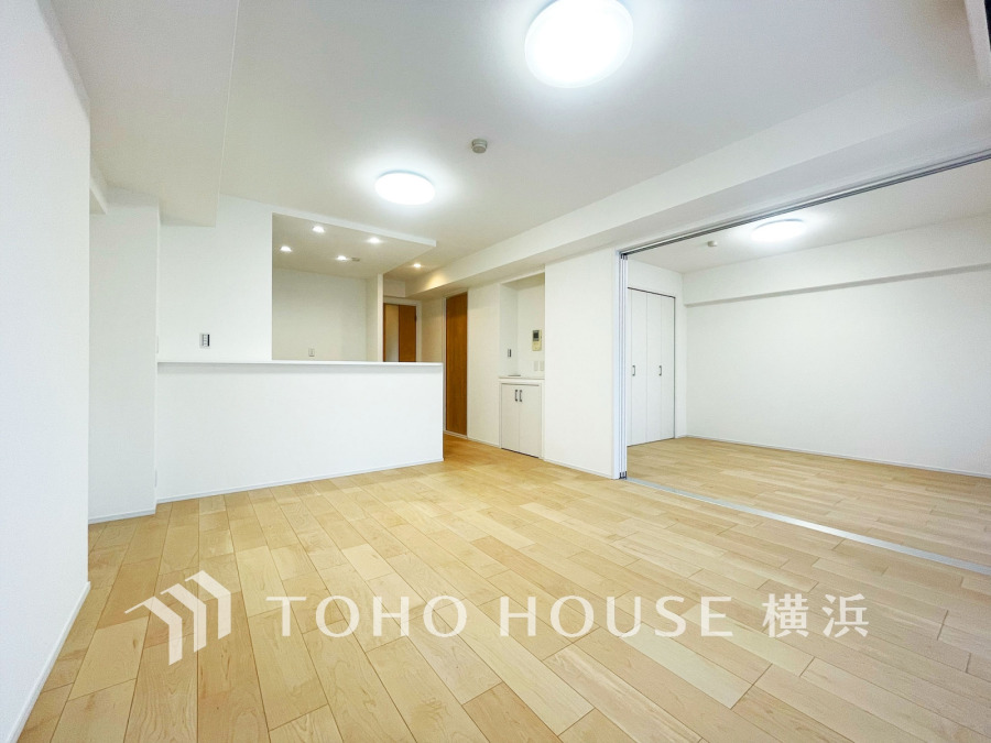 リビングに隣接した洋室の引き戸を開け放して空間を共有しながら開放的に使うこともできます。
