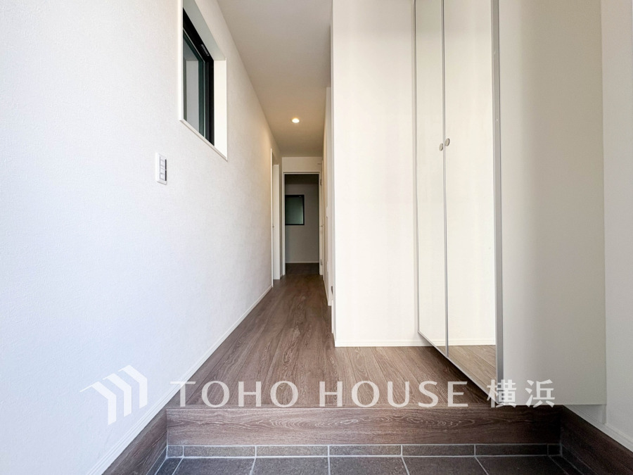 居住者の帰り、訪れる方を優しく迎え、やすらぎに満ちた生活空間を予感させる。健やかな暮らしを楽しめそう。