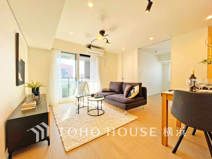 太陽の恵みを受けた明るい空間。吹きぬける風を感じながら爽やかで風通しの良い暮らしが叶います。
