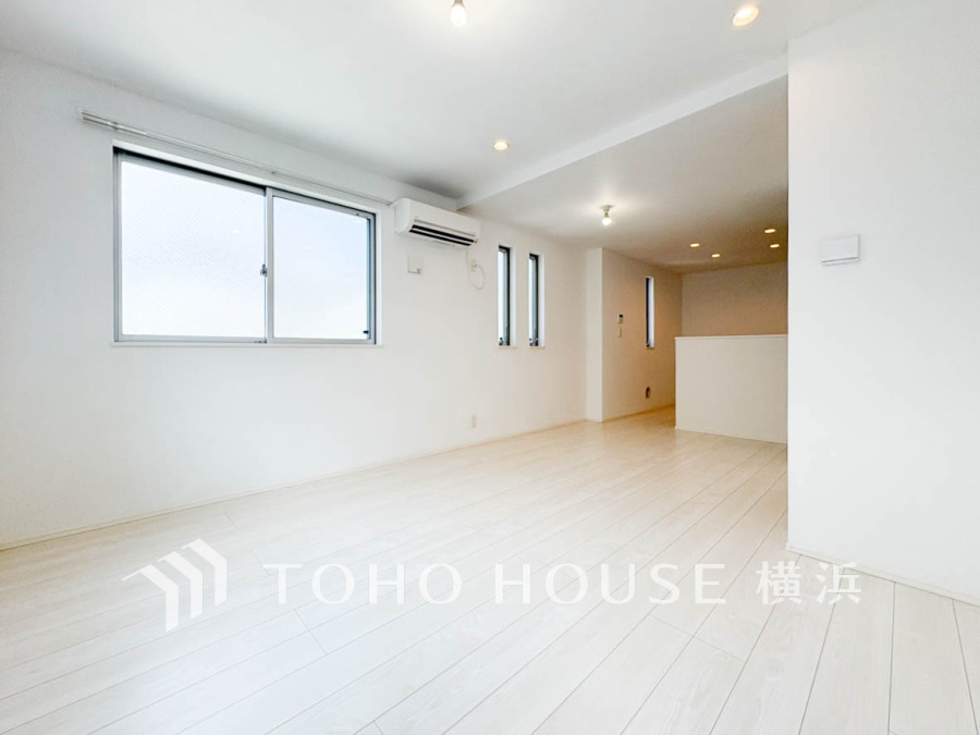 和やかで洗練された空間の演出。寛ぎとコミュニケーションを育む居心地のよい場所。