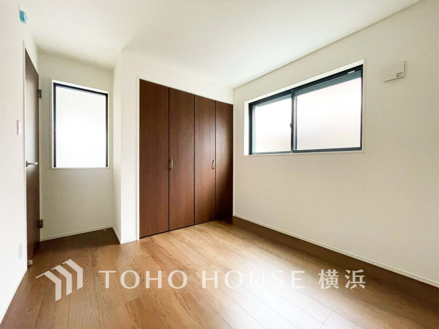 過ぎ行く時間をゆったりと感じることができる落ちついたプライベートルーム。リビングで楽しく過ごした後はゆっくり寛ぎの時間を満喫できます。静かな環境でリラックスタイムを愉しんで。