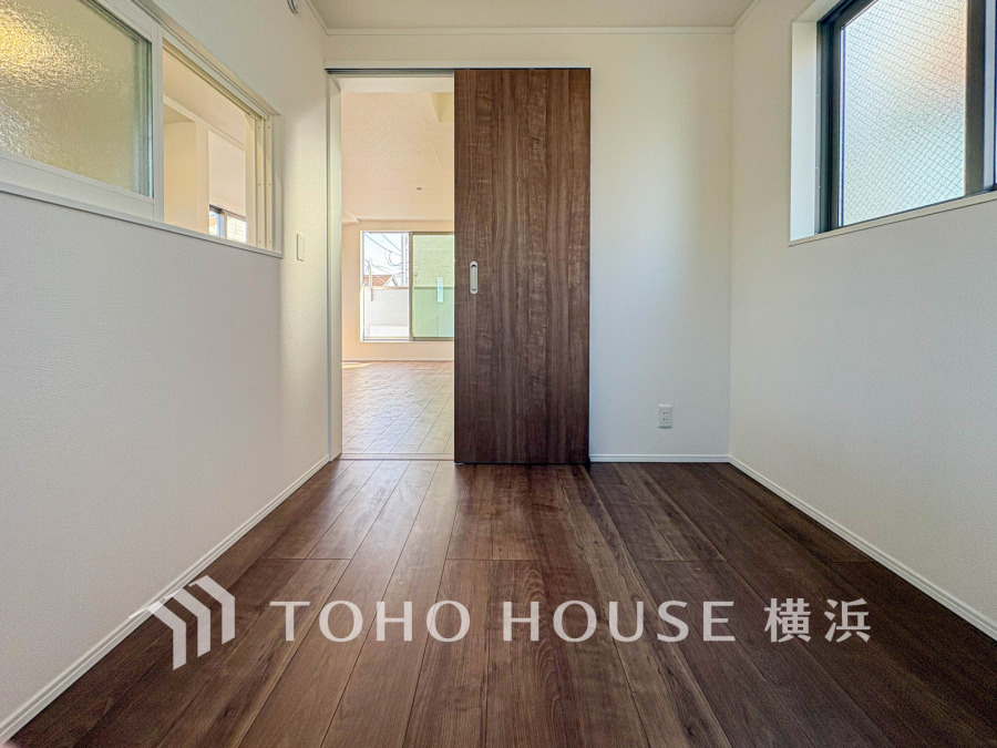 過ぎ行く時間をゆったりと感じることができる落ちついたプライベートルーム。リビングで楽しく過ごした後はゆっくり寛ぎの時間を満喫できます。静かな環境でリラックスタイムを愉しんで。