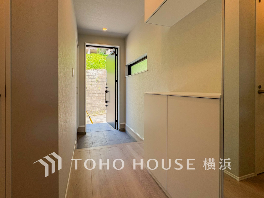 居住者の帰り、訪れる方を優しく迎え、やすらぎに満ちた生活空間を予感させる。健やかな暮らしを楽しめそう。