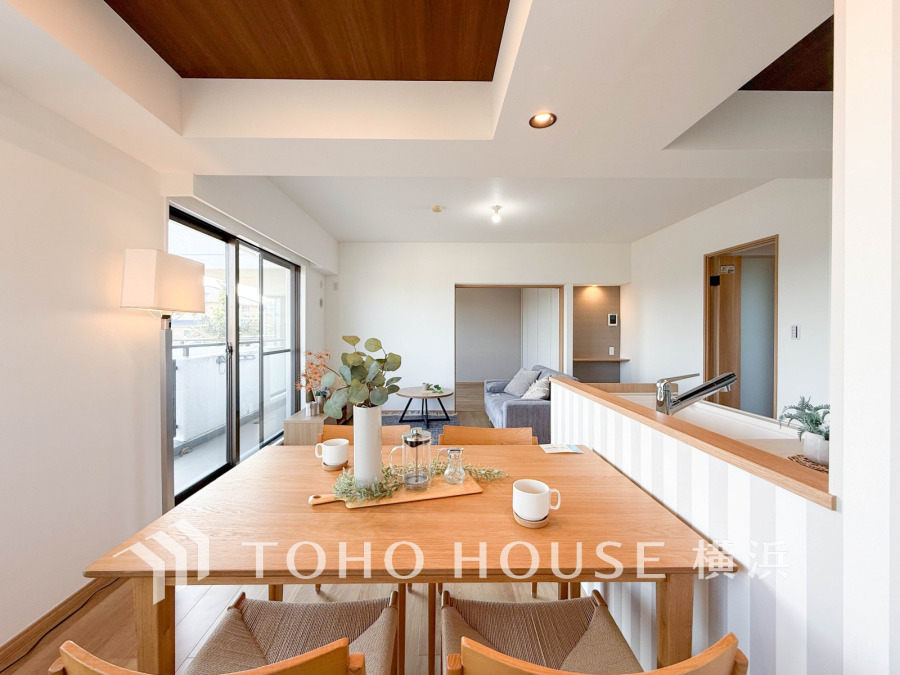 太陽の恵みを受けた明るい空間。吹きぬける風を感じながら爽やかで風通しの良い暮らしが叶います。
