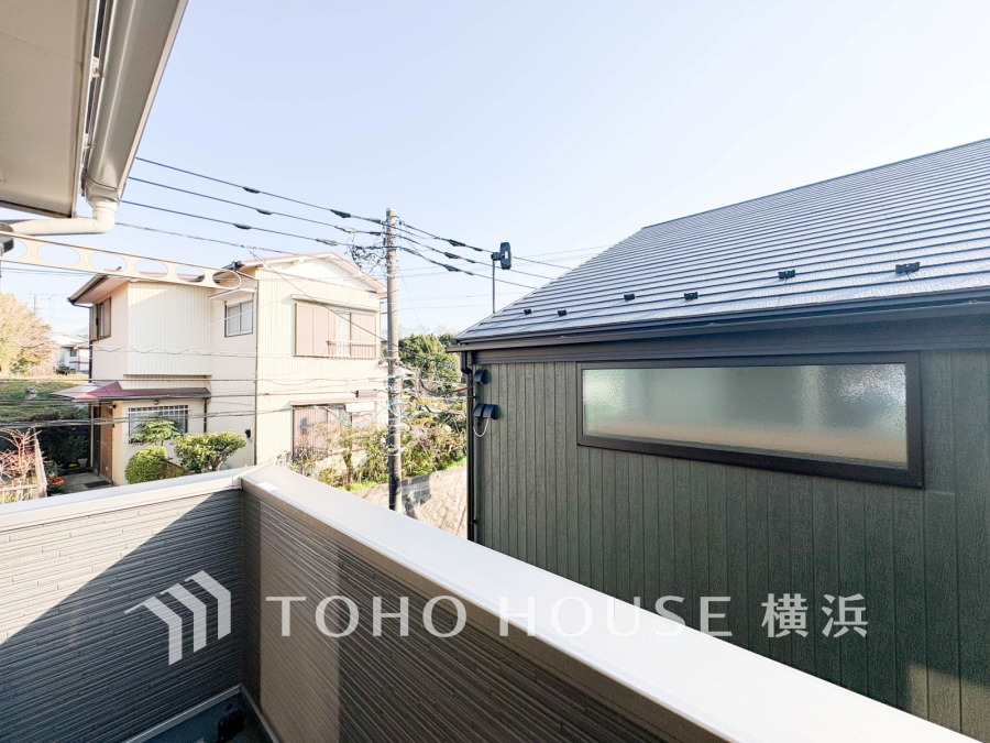 気持ちのいい空が見渡せる広いバルコニー。爽やかな風を感じて、心躍る素敵な暮らしがはじまります。