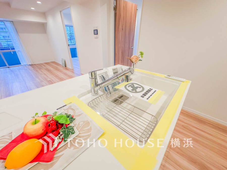 開放的な対面キッチンは、リビングで寛ぐご家族と会話をしながらお料理が出来ます。