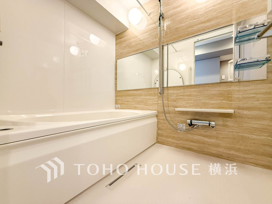 掃除のしやすさ・収納の便利さなど、おふろを使う人、お手入れする人、みんなにとっての「しあわせ性能」を追求したバスルームを採用いたしました。