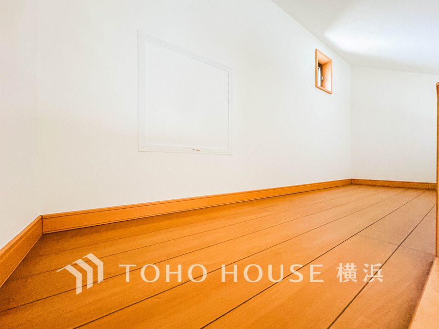 ロフトもこれだけの大きさがあれば、大きなお荷物や、衣替えの衣装ケース、その他たくさんの荷物が入ります。居室の中をすっきりとさせる事が出来る造りです。