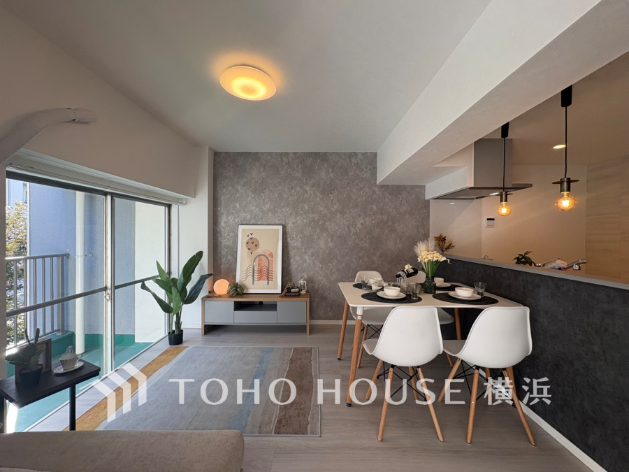 たくさんの想いが美しいカタチに彩られた時、そこにはひと時のくつろぎが生まれ、ゆっくりと愛着が育まれていきます。