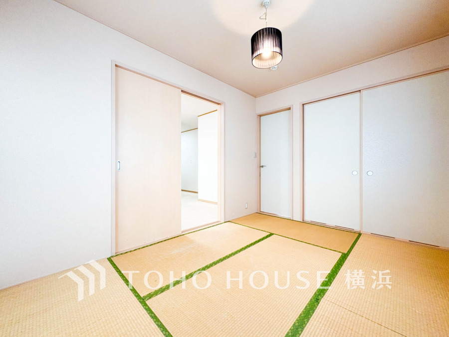 家族団らんのできる和の空間。お客様のおもてなしにも良さそうです。畳の香りに癒され、和の空間を感じることのできる落ち着きある一部屋です。
