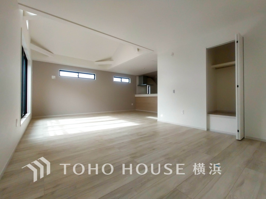 たくさんの想いが美しいカタチに彩られた時、そこにはひと時のくつろぎが生まれ、ゆっくりと愛着が育まれていきます。