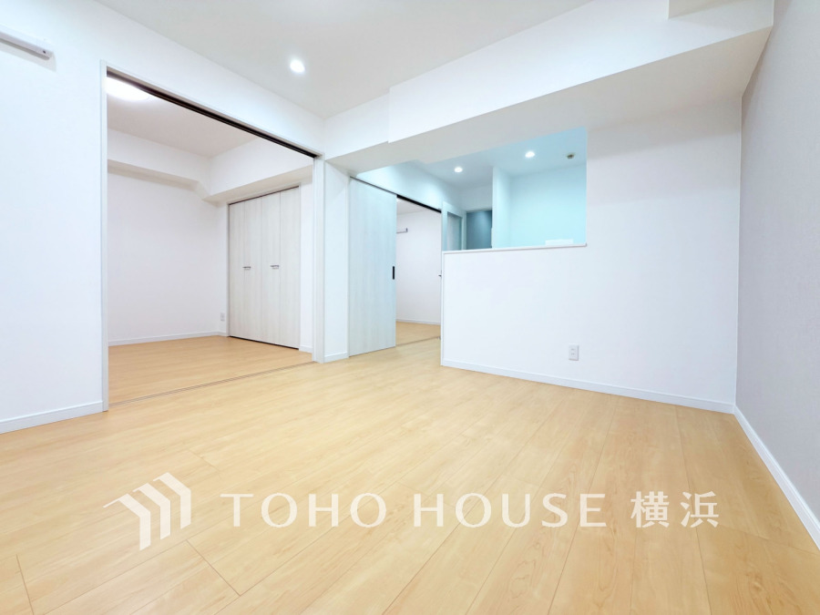 リビングに隣接した洋室の引き戸を開け放して空間を共有しながら開放的に使うこともできます。
