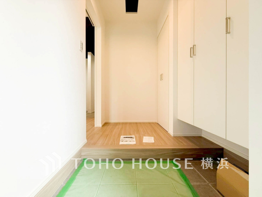 居住者の帰り、訪れる方を優しく迎え、やすらぎに満ちた生活空間を予感させる。健やかな暮らしを楽しめそう。