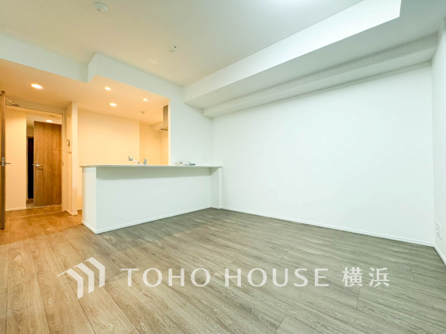 家族みんなが爽やかに健やかに過ごせるように、溢れる光をたっぷり取り込んだリビングダイニング。集いの場、憩いの場としての快適性を求めたやすらぎの空間です。