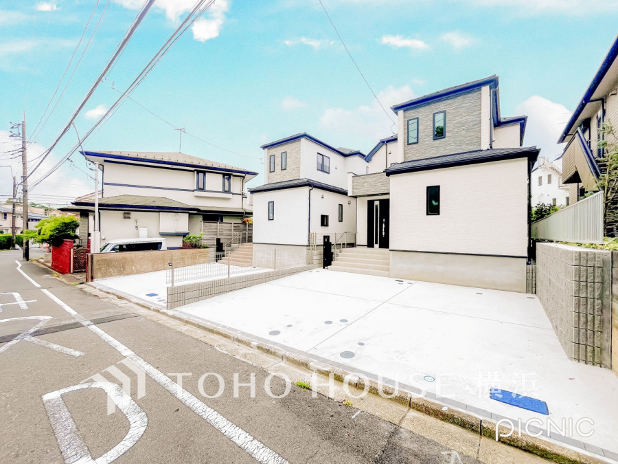爽やかな青空の下に贅沢なほどに降り注ぐ陽光、豊かな居住性と、クオリティが見事に調和した住空間は、住まうことの喜びを感じさせてくれます。