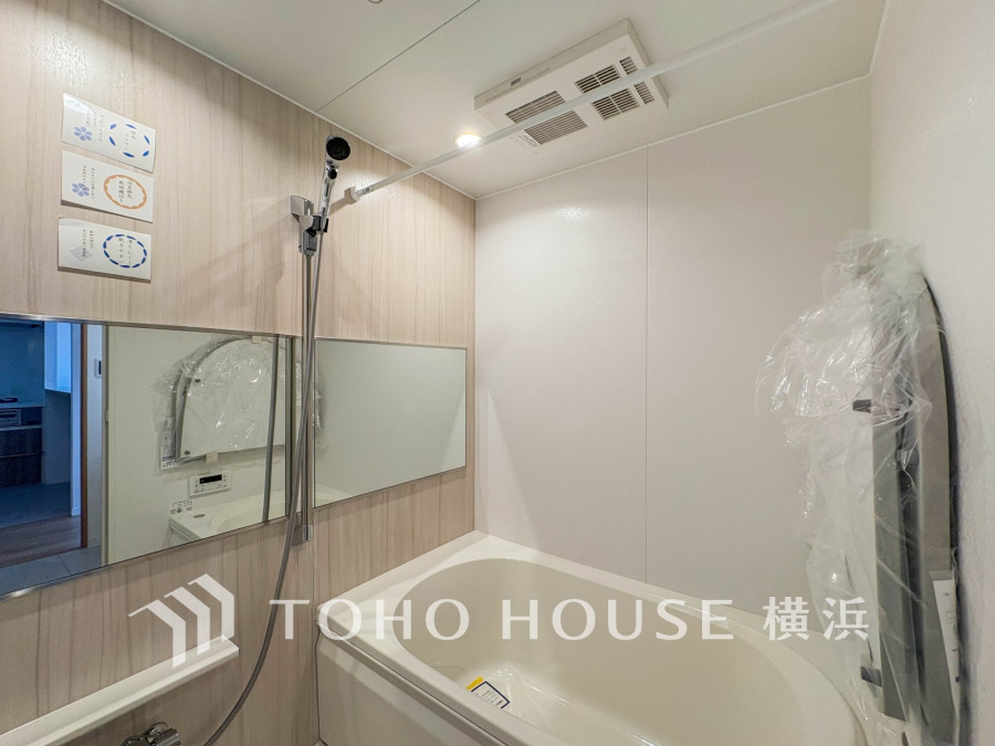 掃除のしやすさ・収納の便利さなど、おふろを使う人、お手入れする人、みんなにとっての「しあわせ性能」を追求したバスルームを採用いたしました。