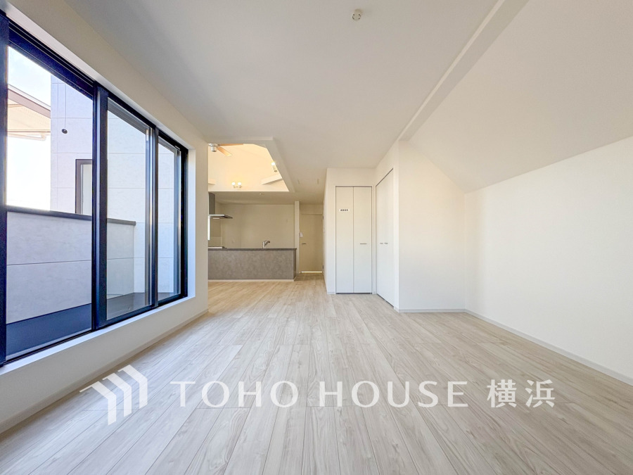 太陽の恵みを受けた明るい空間。吹きぬける風を感じながら爽やかで風通しの良い暮らしが叶います。
