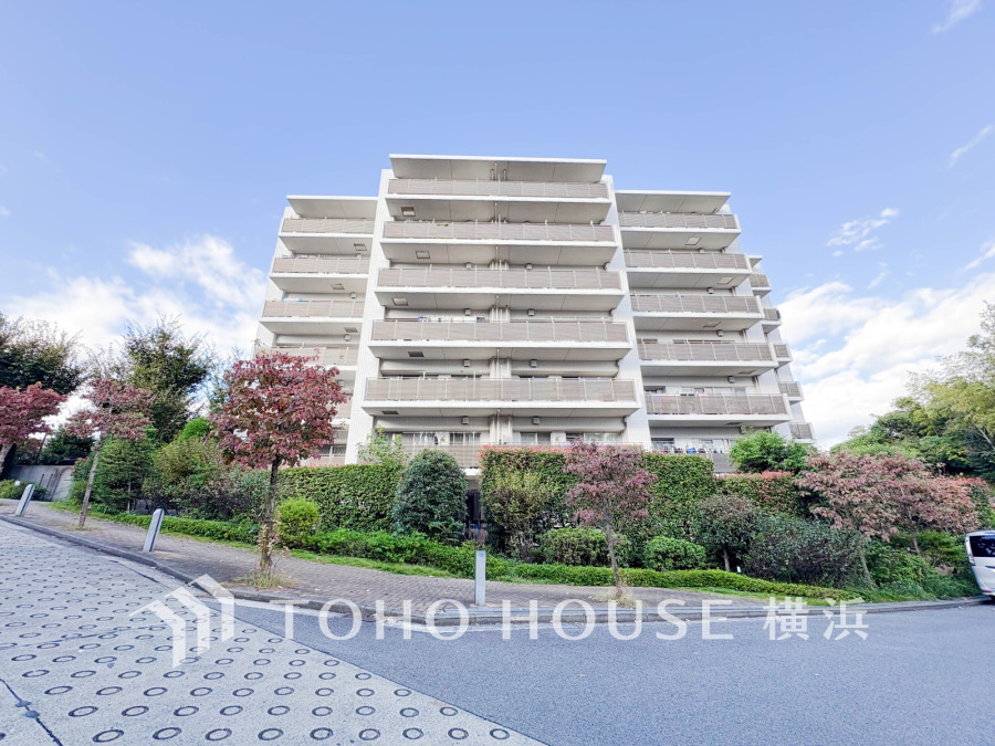 美しくデザインされたエクステリアで演出された緑豊かなビッグコミュニティ