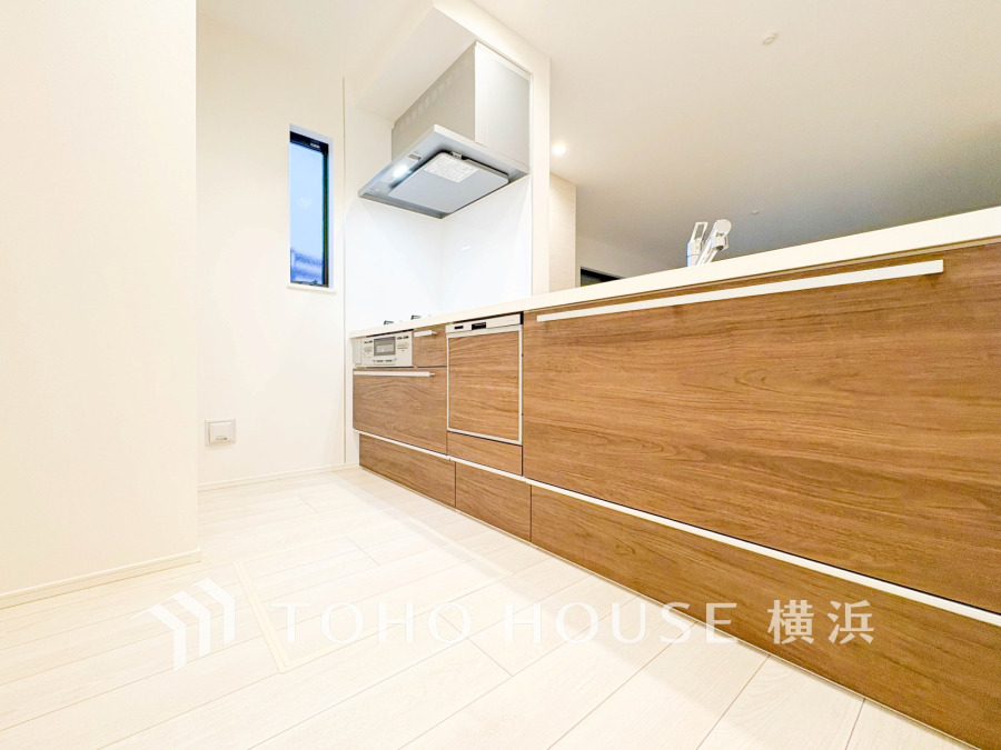 開放的な対面キッチンは、リビングで寛ぐご家族と会話をしながらお料理が出来ます。
