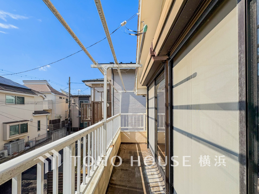 気持ちのいい空が見渡せる広いバルコニー。爽やかな風を感じて、心躍る素敵な暮らしがはじまります。