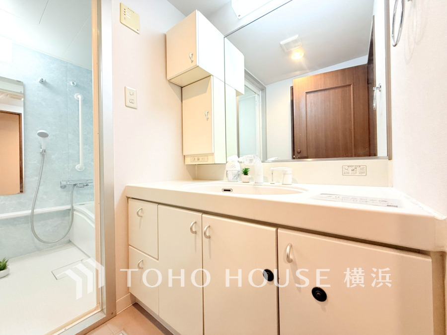多彩な機能が備えられたパウダールーム。心地よいリフレッシュ空間です。