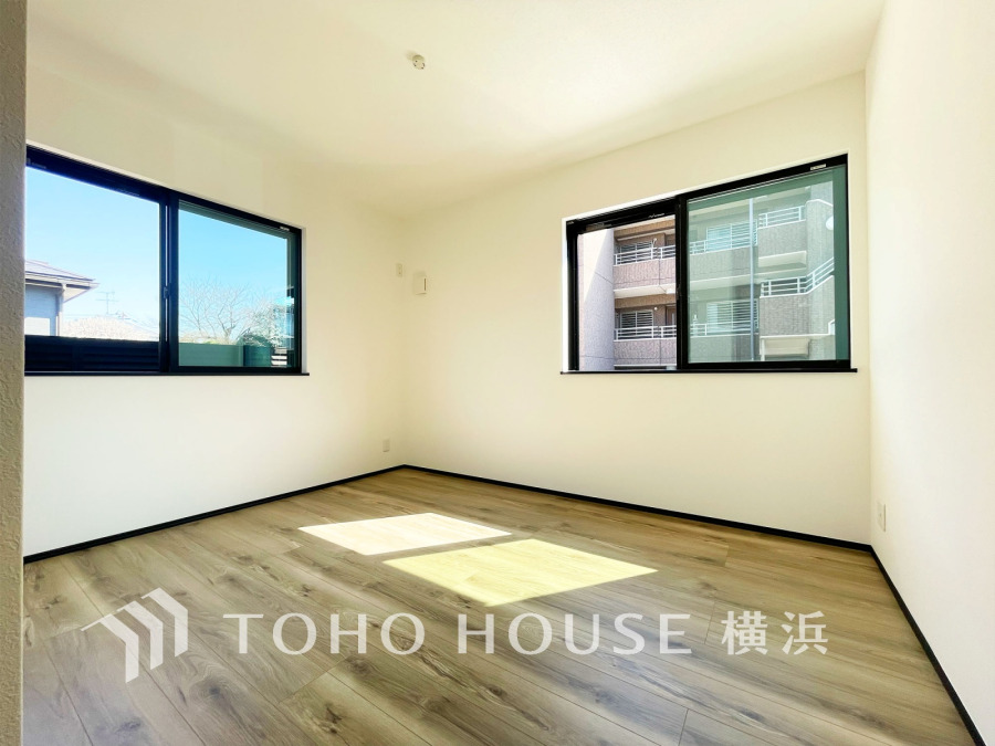 過ぎ行く時間をゆったりと感じることができる落ちついたプライベートルーム。リビングで楽しく過ごした後はゆっくり寛ぎの時間を満喫できます。静かな環境でリラックスタイムを愉しんで。