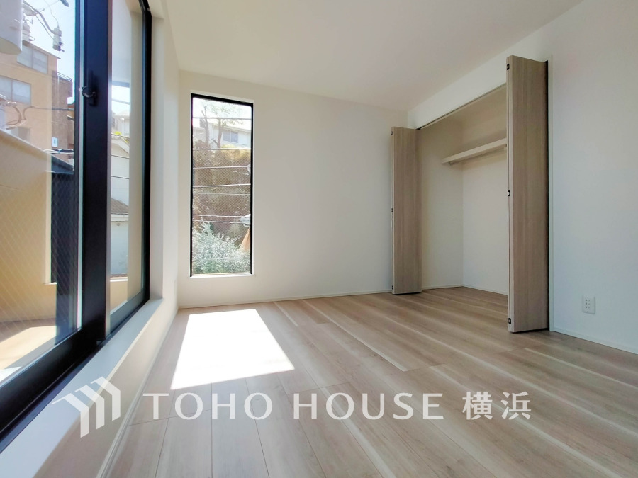 過ぎ行く時間をゆったりと感じることができる落ちついたプライベートルーム。リビングで楽しく過ごした後はゆっくり寛ぎの時間を満喫できます。静かな環境でリラックスタイムを愉しんで。