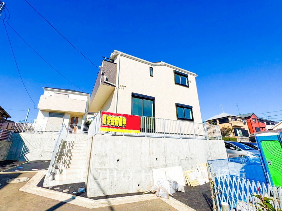 爽やかな青空の下に贅沢なほどに降り注ぐ陽光、豊かな居住性と、クオリティが見事に調和した住空間は、住まうことの喜びを感じさせてくれます。