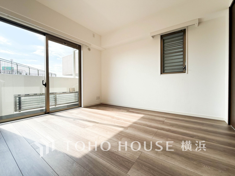 採光もアクセントの一つとして。プライベートルームにはやさしい光が射し込んでいて、この明るい好みの空間で読書をしたり、音楽を聞いたりと一人の時間も充実したものにできます。