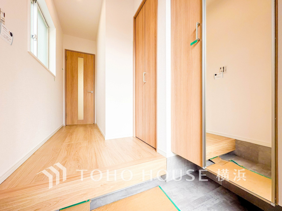 清潔感溢れる玄関がお出迎えする本邸宅の物語は、ここから始まる日常を期待させます。この場所には「希望」と「優越」で包み込んでくれる「特別」な空間があります。