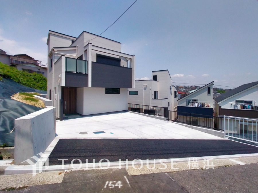爽やかな青空の下に贅沢なほどに降り注ぐ陽光、豊かな居住性と、クオリティが見事に調和した住空間は、住まうことの喜びを感じさせてくれます。