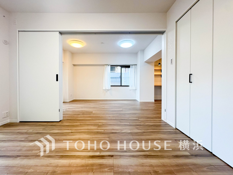 リビングに隣接した洋室は、引き戸を開け放してLDK空間を共有しながら開放的に使うこともできます。
