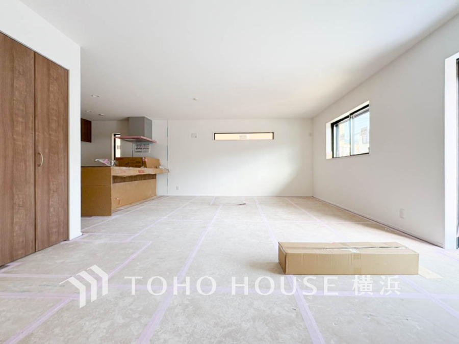 【2026年3月撮影】一日の中で多くの時間を過ごすことになる住まいだからこそ、いつも穏やかな空間であるように心掛けています。構成する建材などへの配慮が、住まう方の健康を守ります。