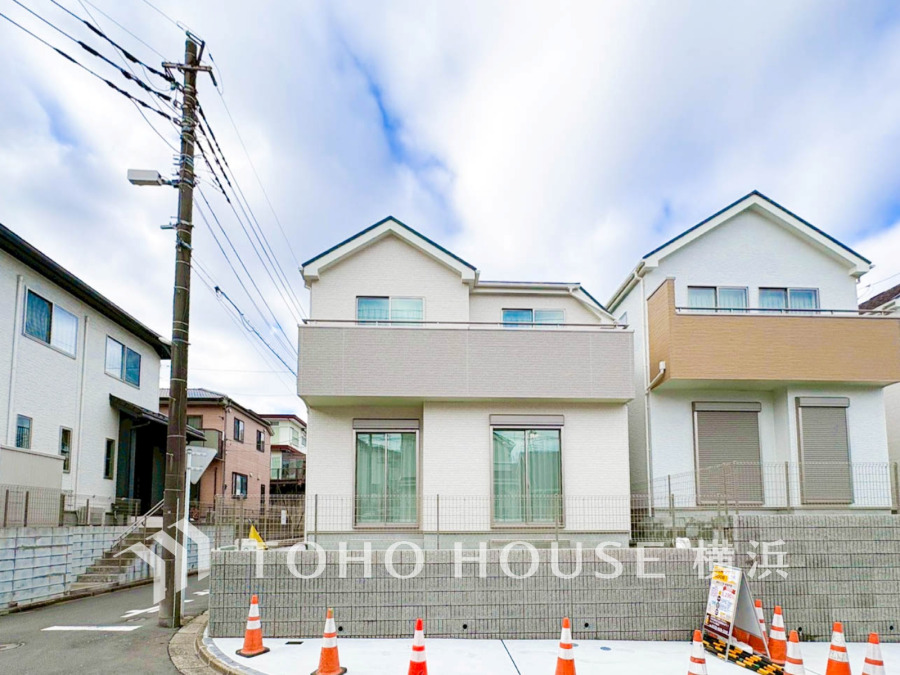 爽やかな青空の下に贅沢なほどに降り注ぐ陽光、豊かな居住性と、クオリティが見事に調和した住空間は、住まうことの喜びを感じさせてくれます。