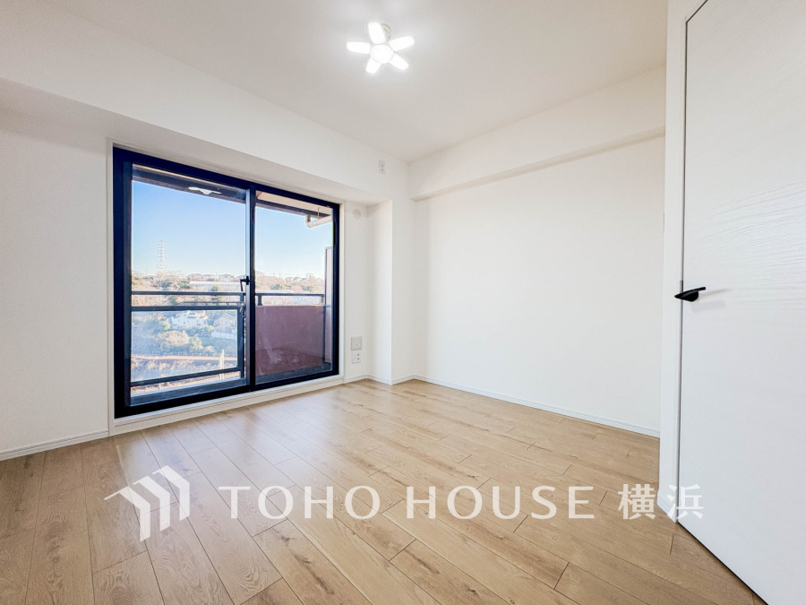 穏やかな寛ぎを届ける上質仕様のゆとりあるお部屋。自分時間を充実させながら心豊かにできるプライベート空間。