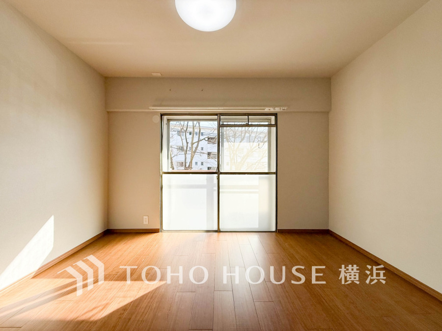 1日の疲れを癒し、心地よく寛げるようゆったりとした広さを確保しています。プライベートタイムをより優雅に穏やかに…。落ち着いた雰囲気を紡ぎます。