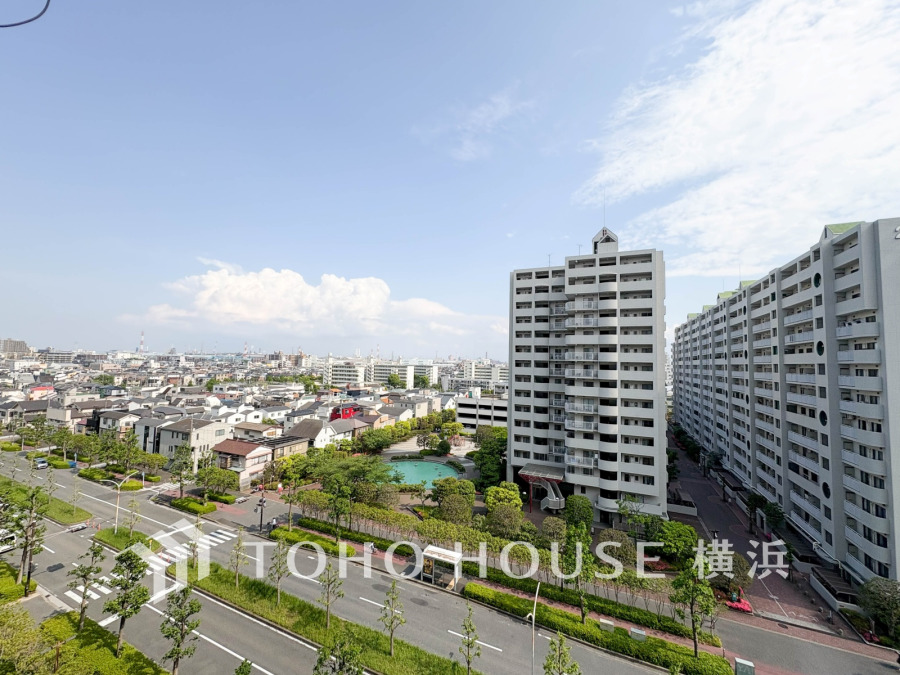 この開放感ある眺望と共に閑静な住宅街の季節感を演出する四季折々の変化を楽しめる心地よい場所となることでしょう。