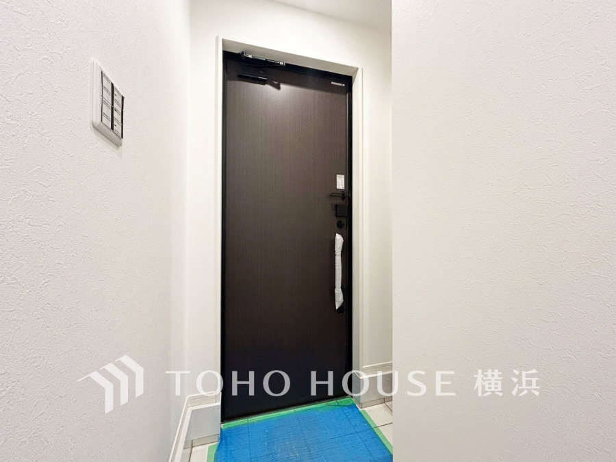 ご家族の帰り、訪れる方を優しく迎え、やすらぎに満ちた生活空間を予感させる。健やかな暮らしを楽しめそう。