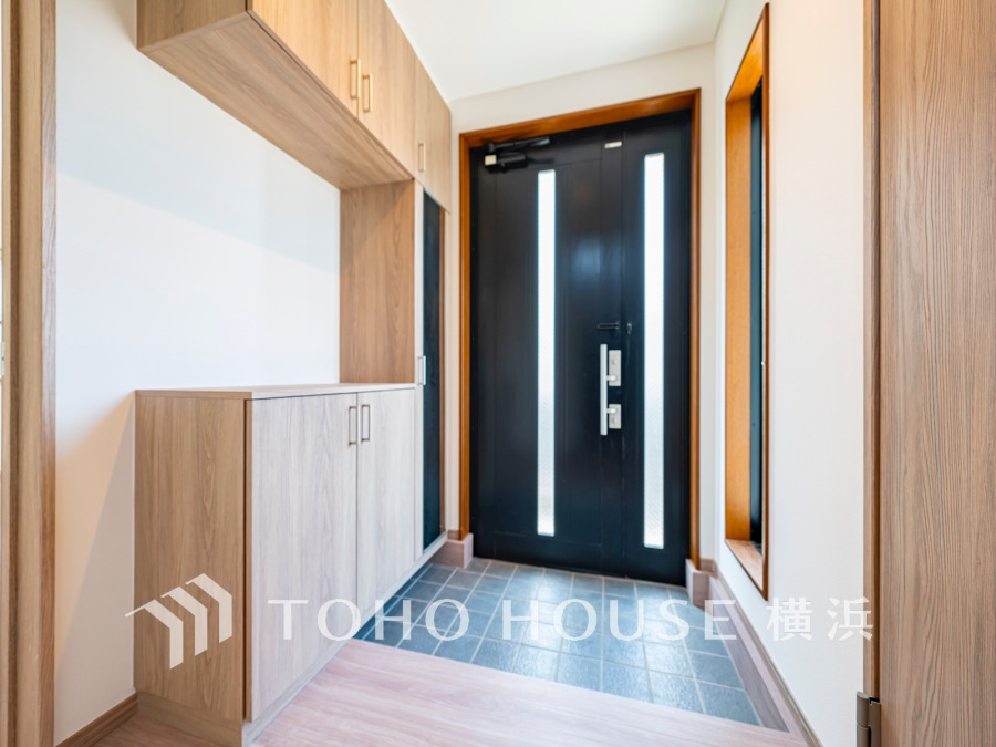 居住者の帰り、訪れる方を優しく迎え、やすらぎに満ちた生活空間を予感させる。健やかな暮らしを楽しめそう。
