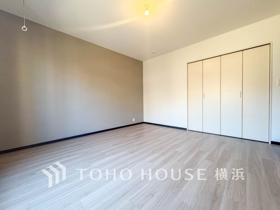 1日の疲れを癒し、心地よく寛げるようゆったりとした広さを確保しています。プライベートタイムをより優雅に穏やかに…。落ち着いた雰囲気を紡ぎます。