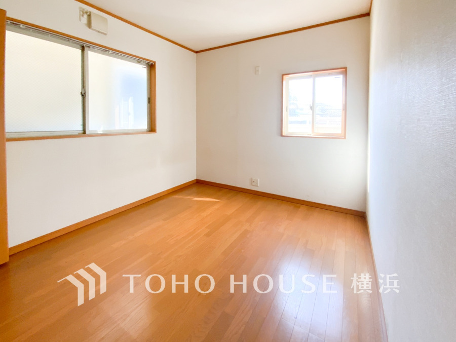 採光もアクセントの一つとして。プライベートルームにはやさしい光が射し込んでいて、この明るい好みの空間で読書をしたり、音楽を聞いたりと一人の時間も充実したものにできます。