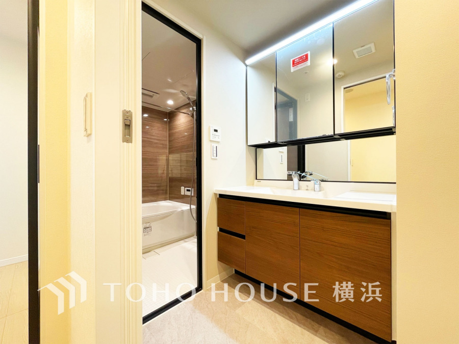 一日の始まりと終わりを心地よく演出してくれる、多彩な機能が備えられたパウダールーム。心地よいリフレッシュ空間です。