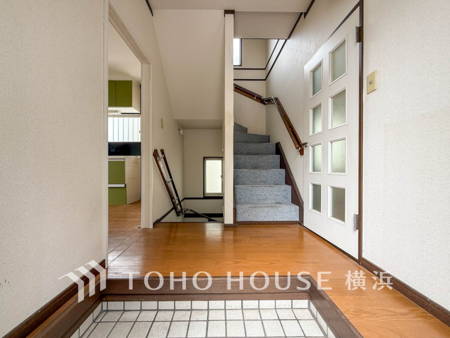 お客様をお迎えする玄関は落ち着いた雰囲気。帰り着くたびに洗練されたテイストの空間に迎えられ誇りと喜びを感じる玄関まわりです。