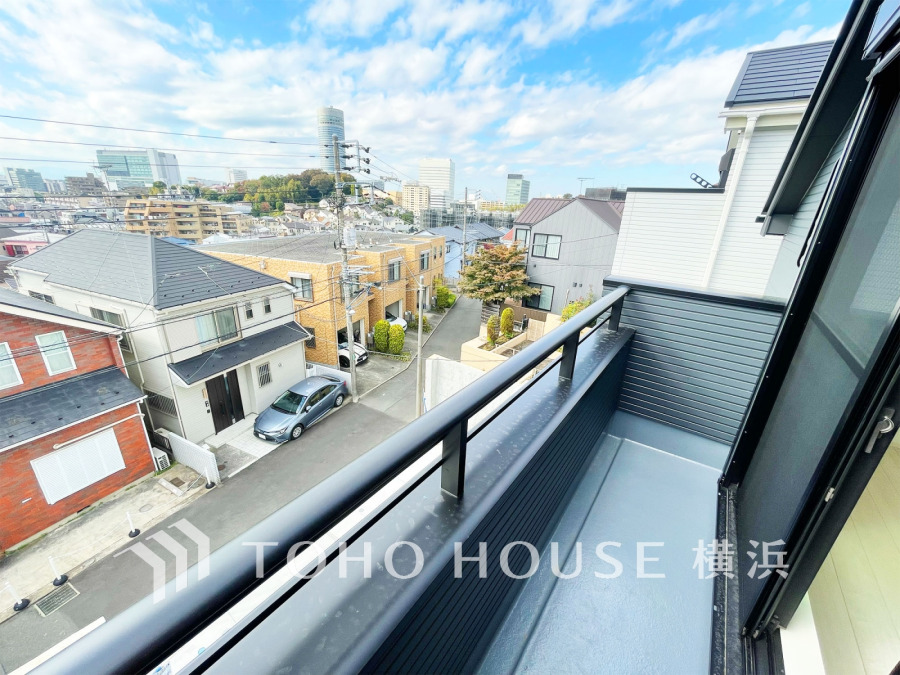 開放感のある眺望と抜ける風の気持ちよさは、都市の喧騒を忘れる時間に。
