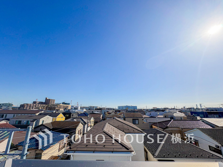 開放感があり、遮るものもなく気持ちのいい景色が広がります。お部屋にも爽やかな風と暖かく柔らかな日差しが差し込み、毎日の暮らしを豊かに彩ります。