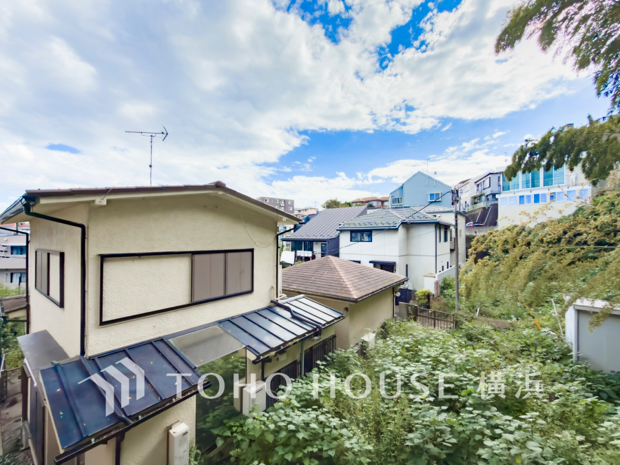 開放感があり、遮るものもなく気持ちのいい景色が広がります。お部屋にも爽やかな風と暖かく柔らかな日差しが差し込み、毎日の暮らしを豊かに彩ります。