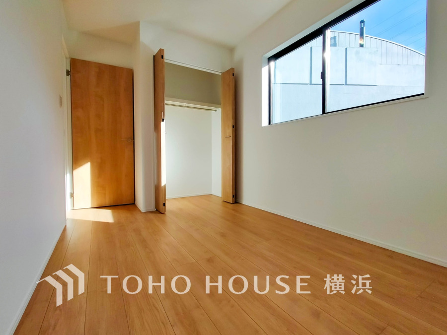 過ぎ行く時間をゆったりと感じることができる落ちついたプライベートルーム。リビングで楽しく過ごした後はゆっくり寛ぎの時間を満喫できます。静かな環境でリラックスタイムを愉しんで。