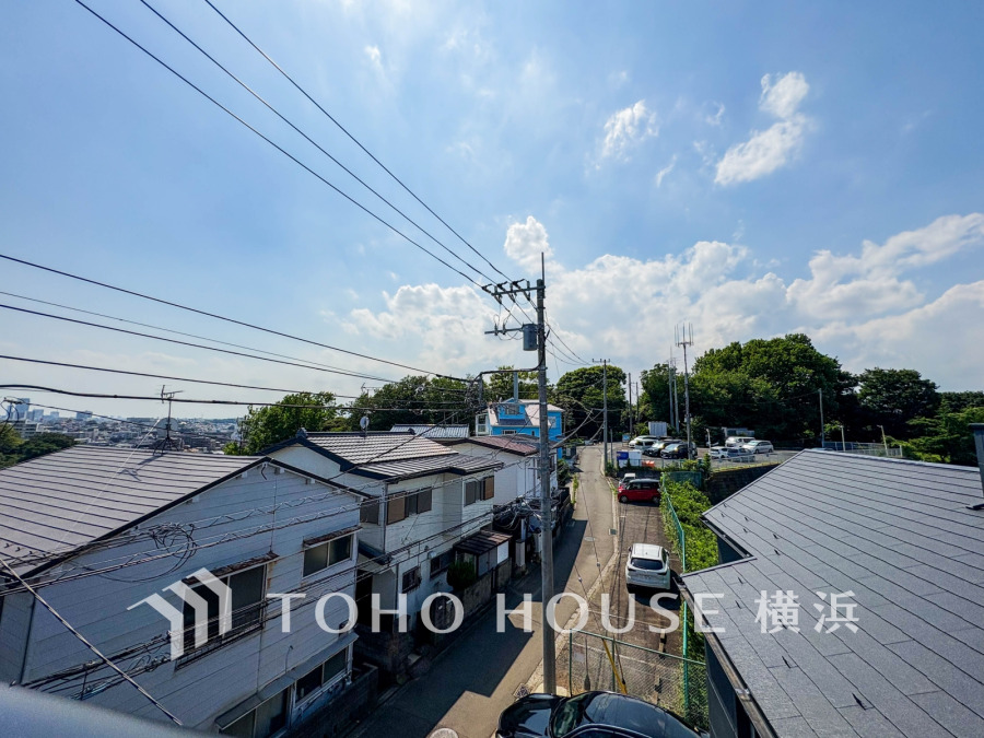 開放感があり、遮るものもなく気持ちのいい景色が広がります。お部屋にも爽やかな風と暖かく柔らかな日差しが差し込み、毎日の暮らしを豊かに彩ります。