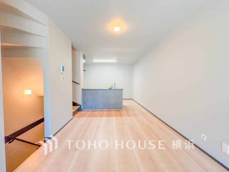 家族みんなが爽やかに健やかに過ごせるように、溢れる光をたっぷり取り込んだリビングダイニング。集いの場、憩いの場としての快適性を求めたやすらぎの空間です