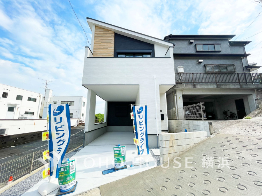 落ち着きのある住宅街に佇む邸宅。きっとここからご家族のかけがえのない想い出が作られることでしょう。
